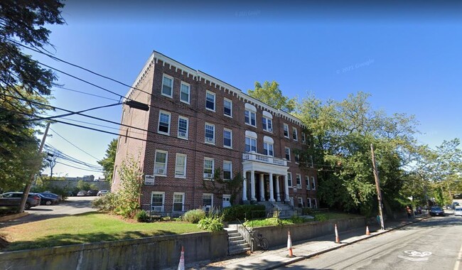 Building Photo - 736 Washington St