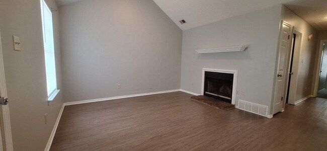 Foto del edificio - MOVE IN READY - Lovely Home for Rent in Ea...