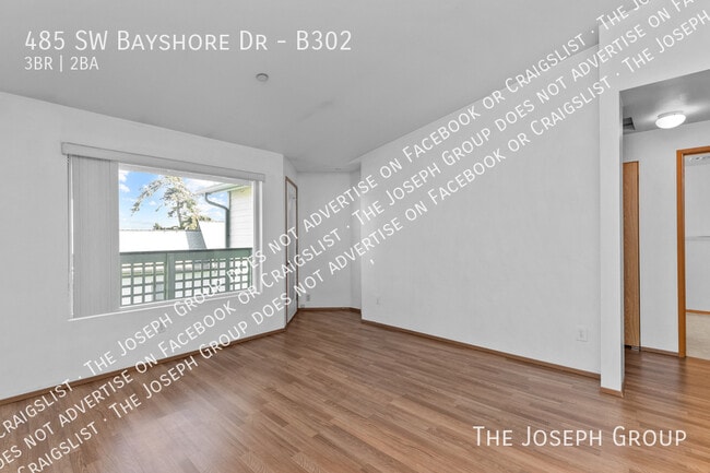 Building Photo - 485 SW Bayshore Dr