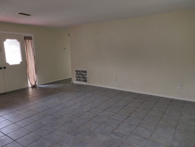 Building Photo - 1737 Vivian Ct