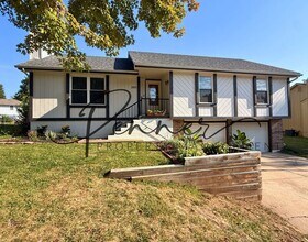 Building Photo - 505 SE Mt Vernon Dr