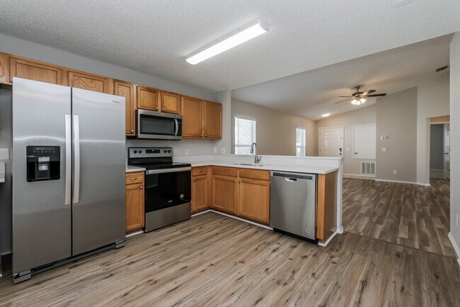 Foto del edificio - 8733 Morrison Oaks Ct