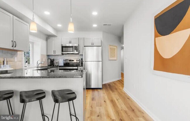 Foto del edificio - 215 E Linden St