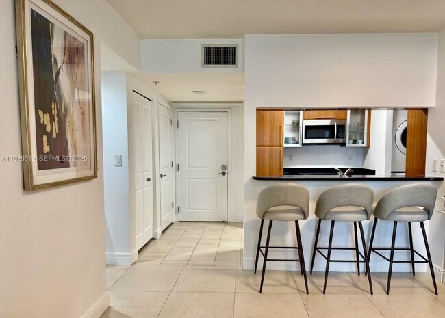 Building Photo - 610 W Las Olas Blvd