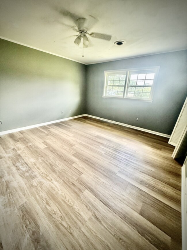 Foto del edificio - 3 bed 2 bath home recently renovated