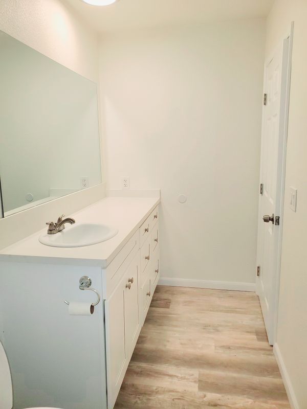 Foto del edificio - 9765 Dale Ave