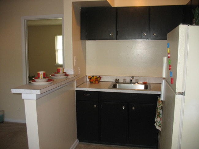 Galley style kitchen-1 bedroom - Vantage Apartments