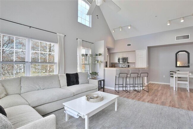 Building Photo - 5570 Rosehill Rd