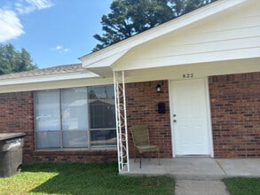 Building Photo - 822 Jane Dr