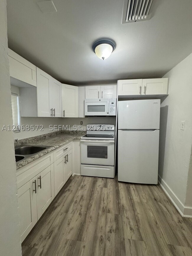 Building Photo - 4130 SW 25th St