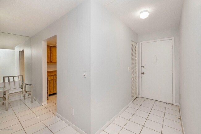 Building Photo - 2334 Golf Lake Cir