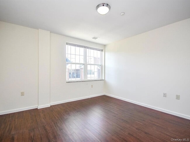 Building Photo - 400 Carney St