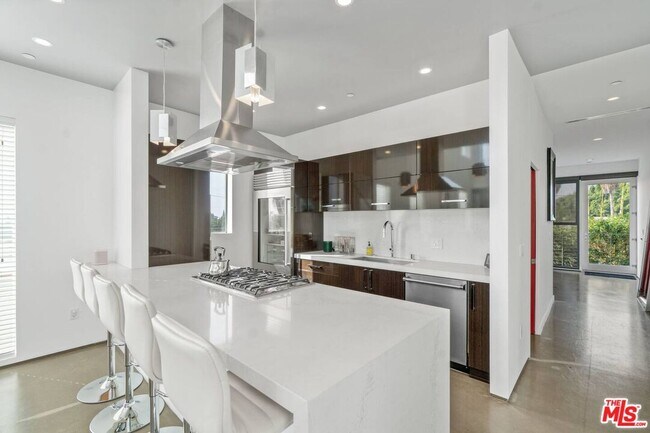 Foto del edificio - 611 N Bronson Ave