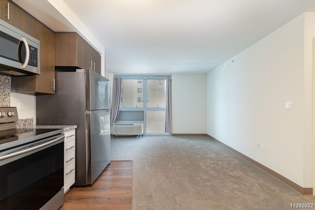 Foto del edificio - Modern 1BR Condo in Prime Ward Village - T...