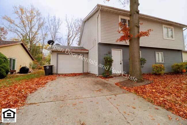 Building Photo - 2303-2305 Versailles Village PL
