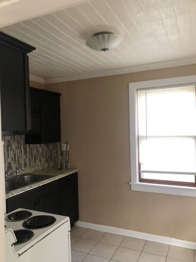 Foto del edificio - 5100 Woolsey St