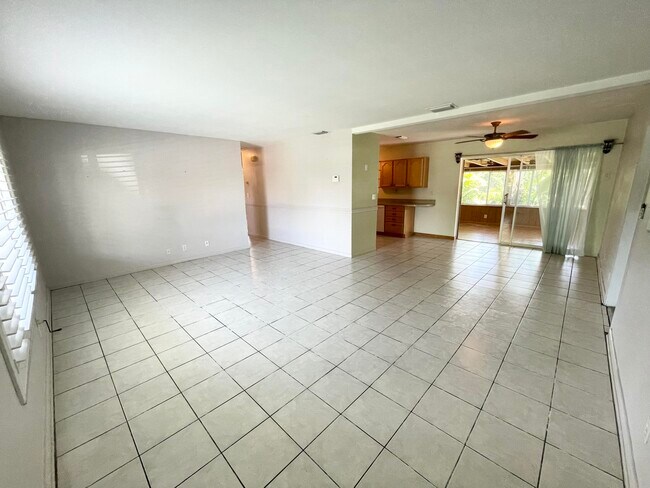 Building Photo - 1311 S Cypress Rd