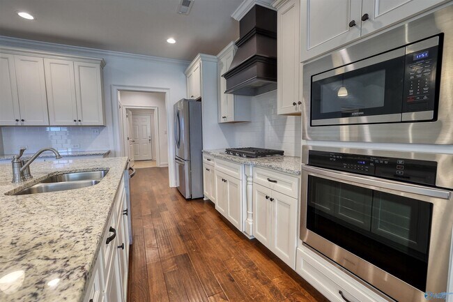 Building Photo - 106 Brazos Dr