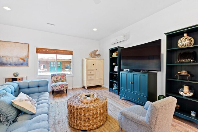 Foto del edificio - Tranquil loft retreat with open floorplan!...
