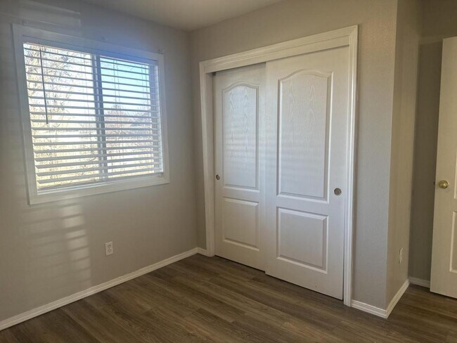 Foto del edificio - 2412 W Sweetbay Ave