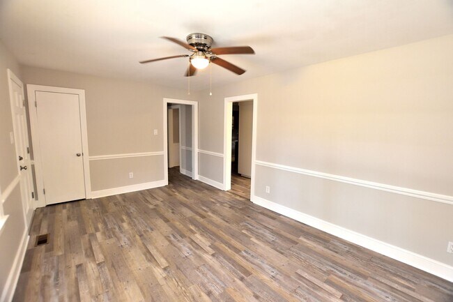 Foto del edificio - 708 Cedarbrook Dr