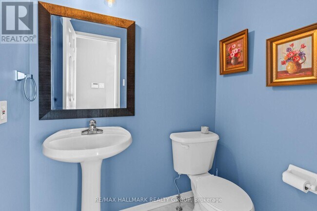 Building Photo - 5 Rossan St