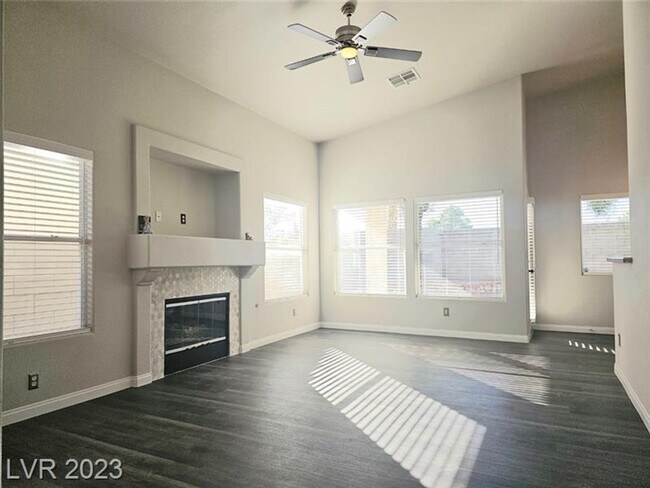 Building Photo - Highly Upgraded 2 Bed 2 Bath
