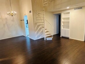 Building Photo - 2401 Leon St