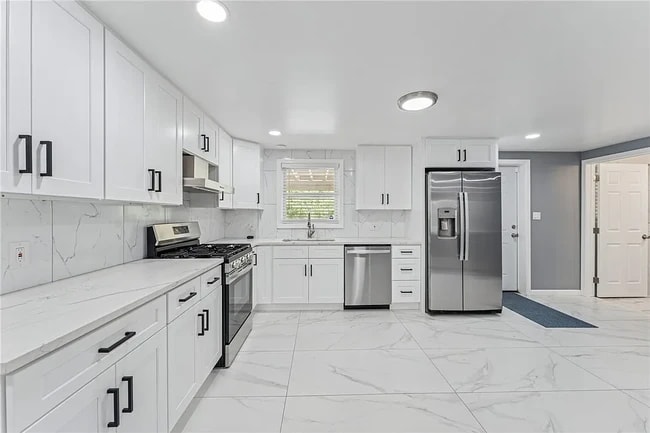 Building Photo - 3125 Ewart Dr