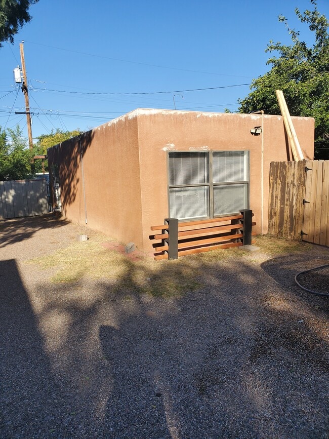 Building Photo - 141 Mesilla St NE