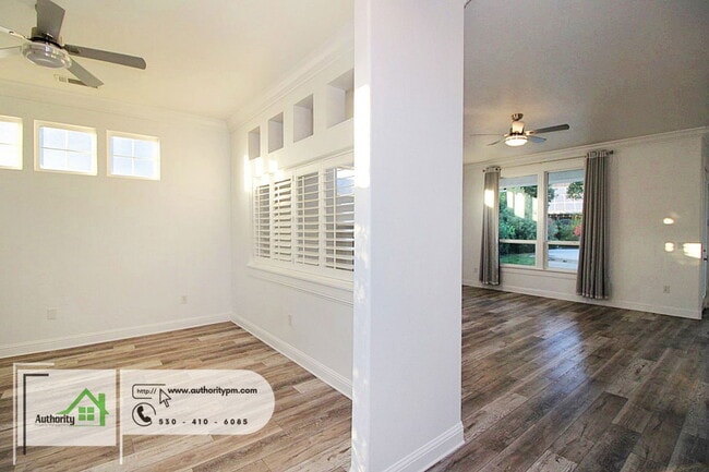 Foto del edificio - 2724 Western Oak Dr