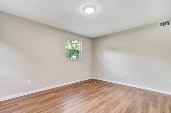 Building Photo - 3032 Dignan St