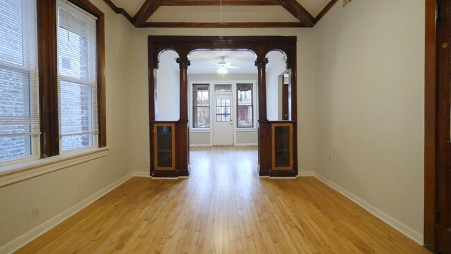 Foto del edificio - 1422 N Maplewood Ave