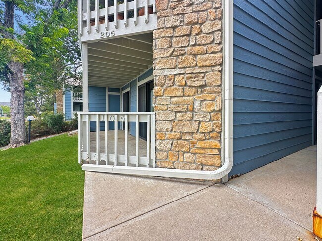Photo - Freshly Updated 2 Bed, 2 Bath Condo for Rent in Denver