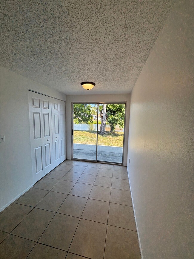 Foto del edificio - 4209 79th St W