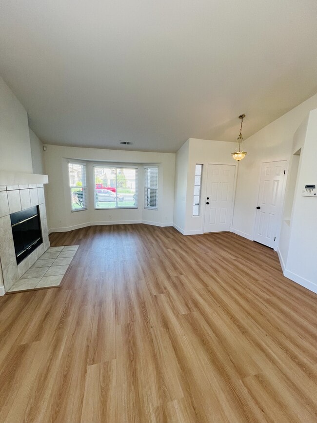 Building Photo - 24555 Camino Meridiana