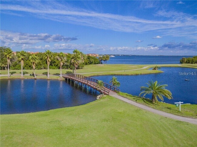 Foto del edificio - 2700 Cove Cay Dr