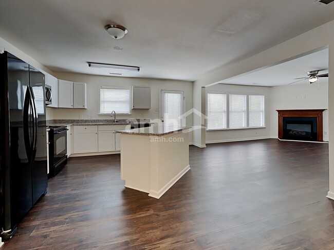 Building Photo - 270 Ranlo Ave
