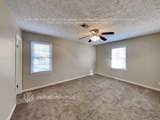 Foto del edificio - 158 Little Brook Dr