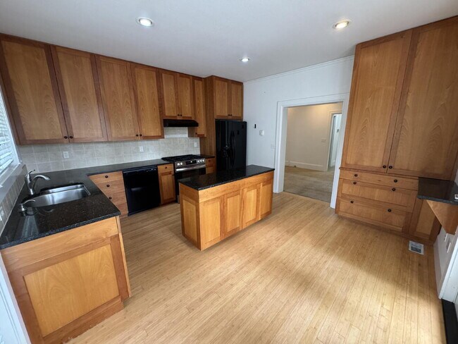 Foto del edificio - Spacious 2bed Plus Office, Single-level in Waverly Heights