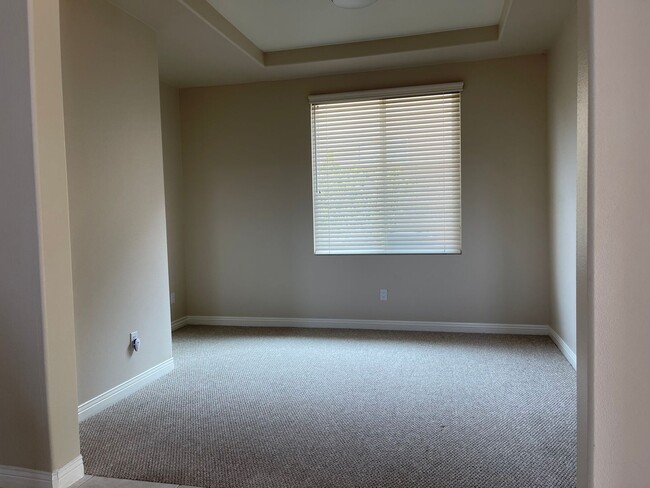 Building Photo - Spacious 4 bed 3 bath Newbury park home