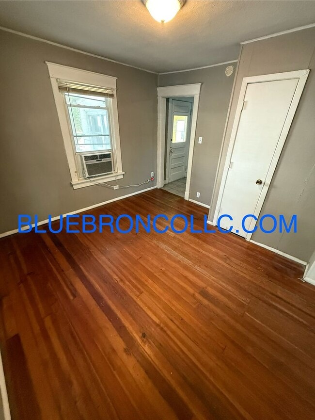Building Photo - Beautiful house in Kansas City with a lot ...