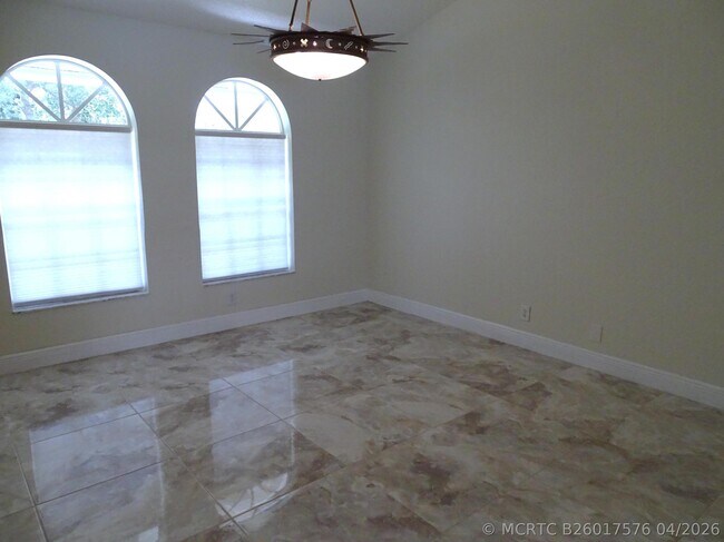 Building Photo - 6325 Winding Lake Dr