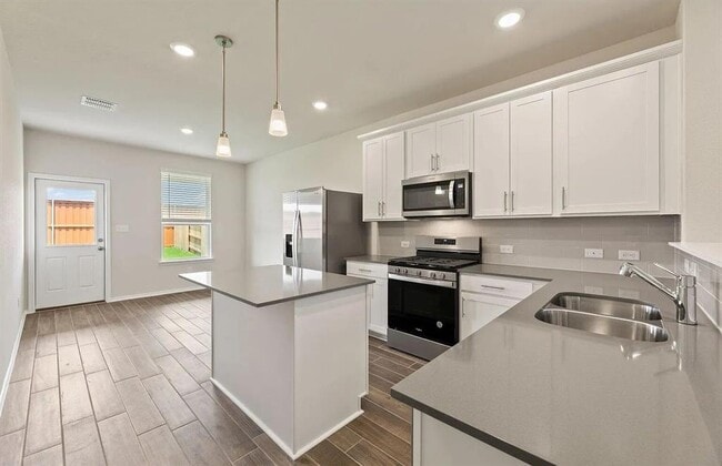 Building Photo - 288 Kapok St