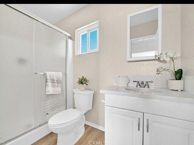 Building Photo - Studio Townhome in Fountain Valley