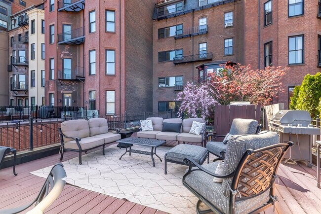 Foto del edificio - 194 Beacon St