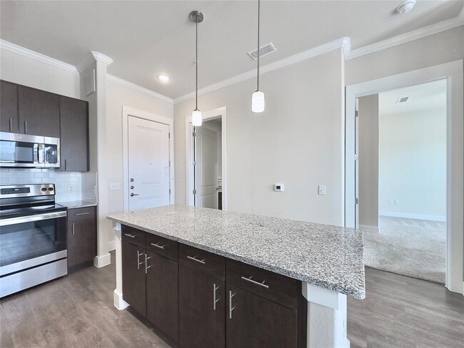 Foto del edificio - 7600 S Mason Rd