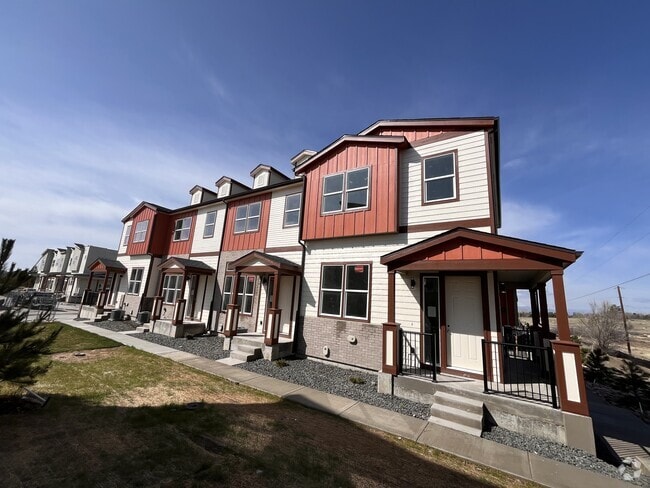 Building Photo - Townhomes at Pine Drive