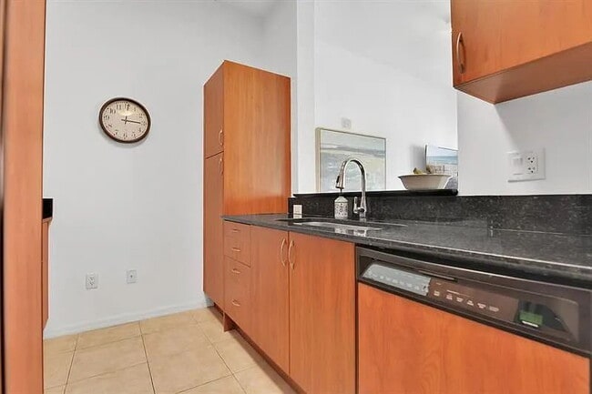 Building Photo - "Chic 1-Bedroom Gem in Prime Boca Raton Location – Ready to Impress!"