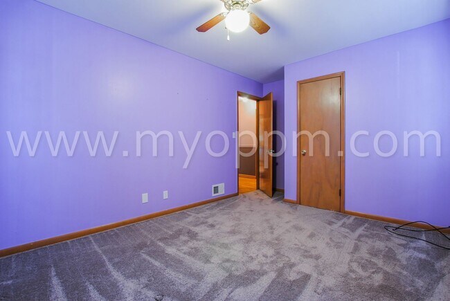 Foto del edificio - Raised Ranch | 3 Bedroom 2 Bathroom Home |...